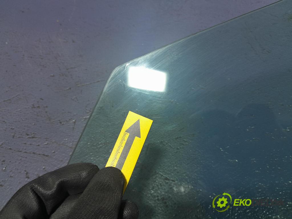 Skoda Octavia 2023 sklo dvere Predné ľavá 5E3845201