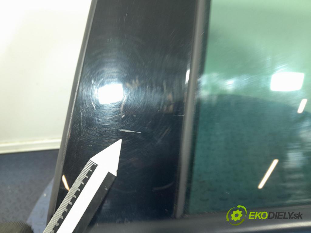 Skoda Octavia 2023 dvere zad Vľavo: