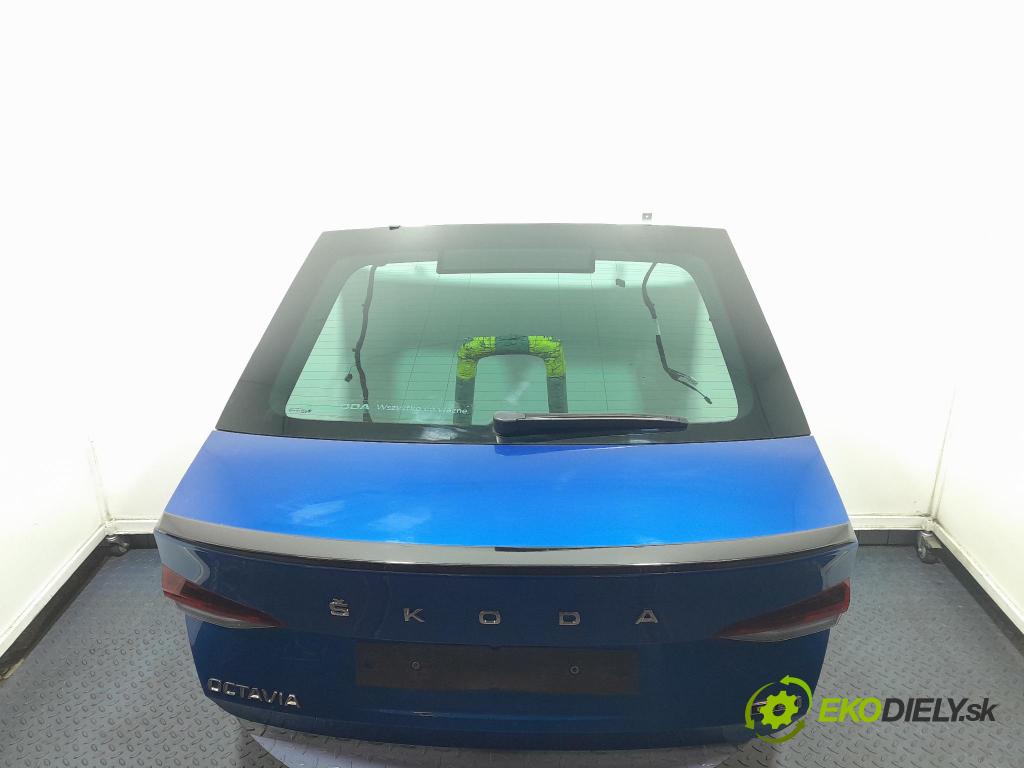 Skoda Octavia 2023 zadna dveře kufra: kufra: