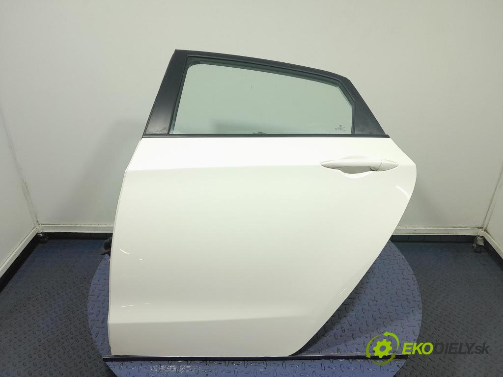 Hyundai I30 2013 dvere zad Vľavo: