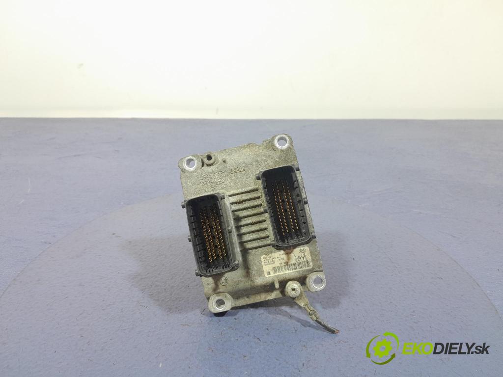 Opel Corsa 2008 riadiaca jednotka Motor: 55557934