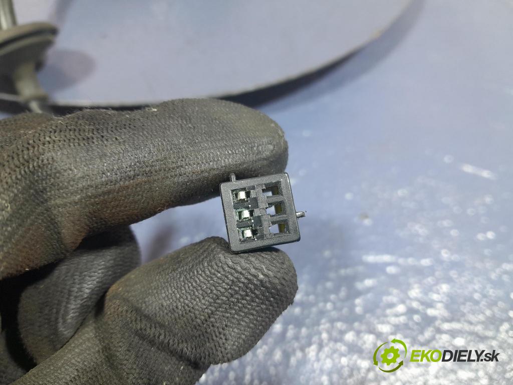 Opel Corsa 2008 zrkadlo pravé