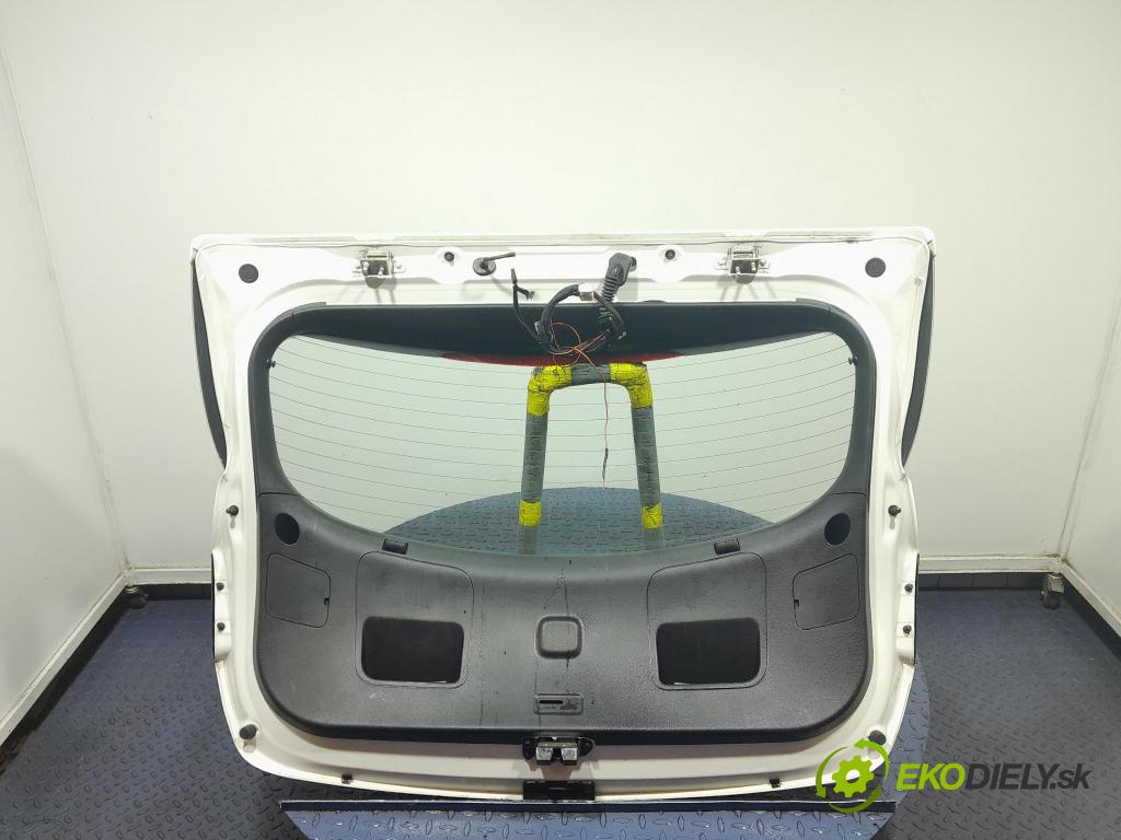 Hyundai I30 2013 zadna dveře kufra: kufra: 