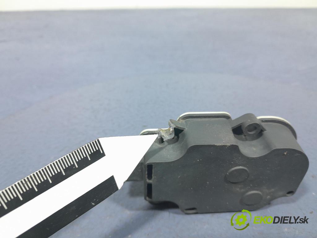 Ford Mondeo 2016 miežka / Gril: DS73-8476-AD