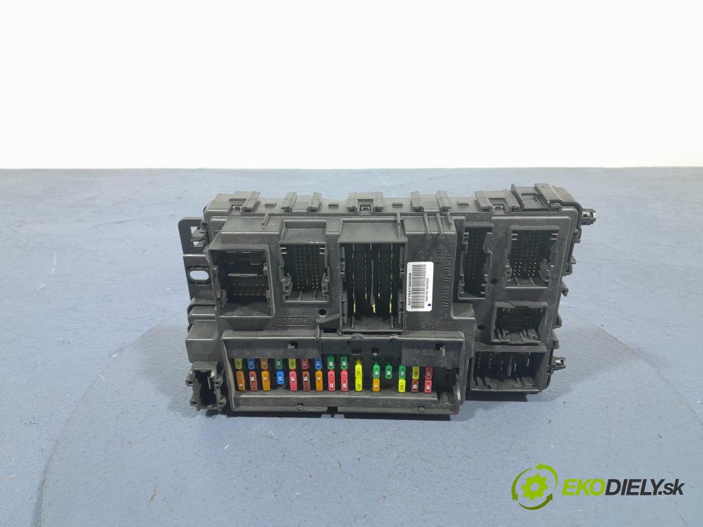 Ford Mondeo 2016 skrinka Poistky: GU5T-15604-BFD