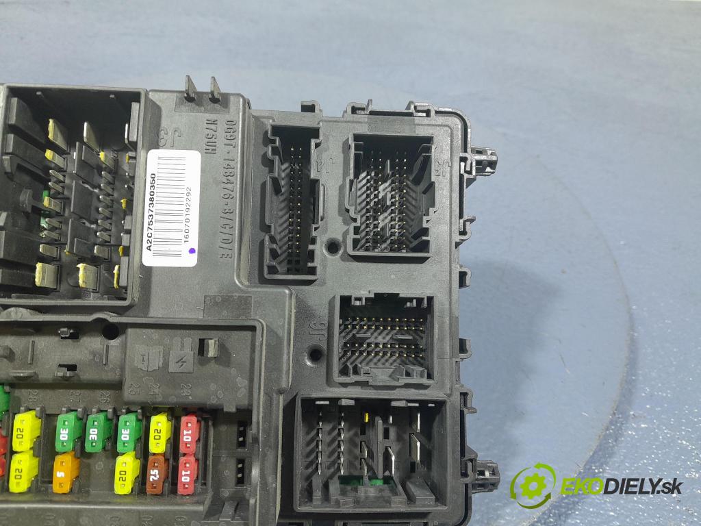 Ford Mondeo 2016 skrinka Poistky: GU5T-15604-BFD