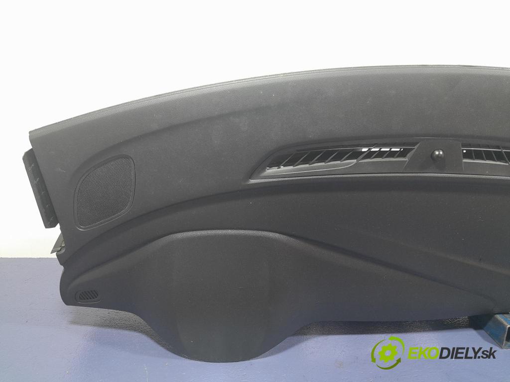 Opel Astra 2017 kokpit,pristrojová doska