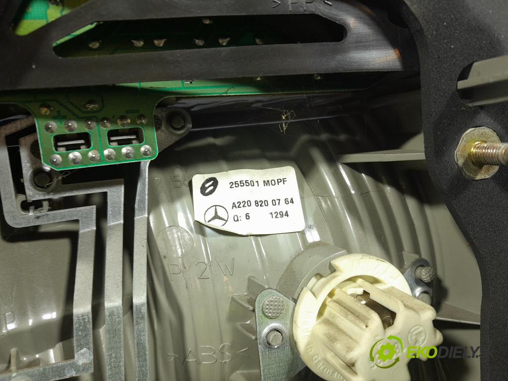 Mercedes S-klasa 2004 svetlo / reflektor zad ľavá Vonkajsia: A2208200764