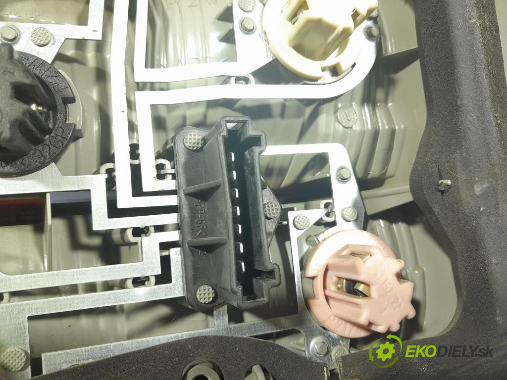 Mercedes S-klasa 2004 svetlo / reflektor zad ľavá Vonkajsia: A2208200764