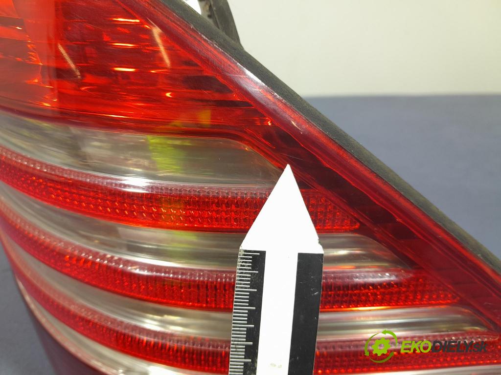 Mercedes S-klasa 2004 svetlo / reflektor zad Prava: Vonkajsia: A2208200864