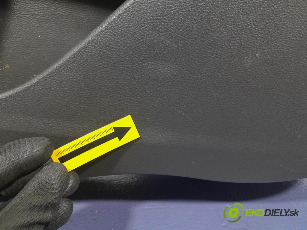 Ford Mondeo 2016 Tapacír: dveře Zad: Práva: