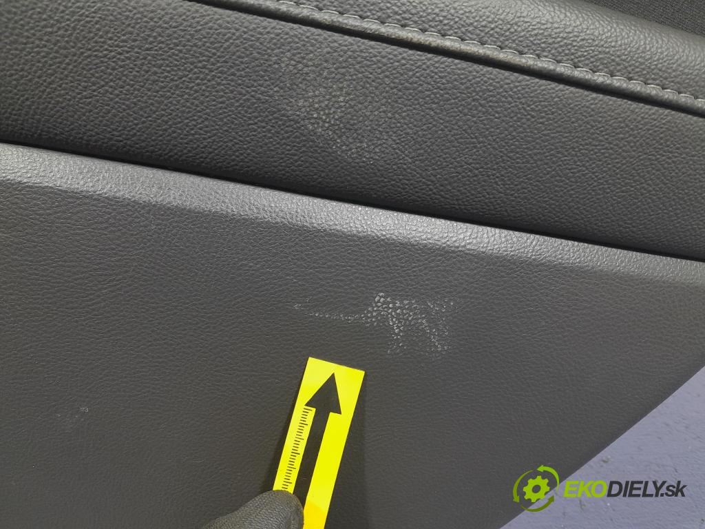 Ford Mondeo 2016 Tapacír: dveře Zad: Práva: