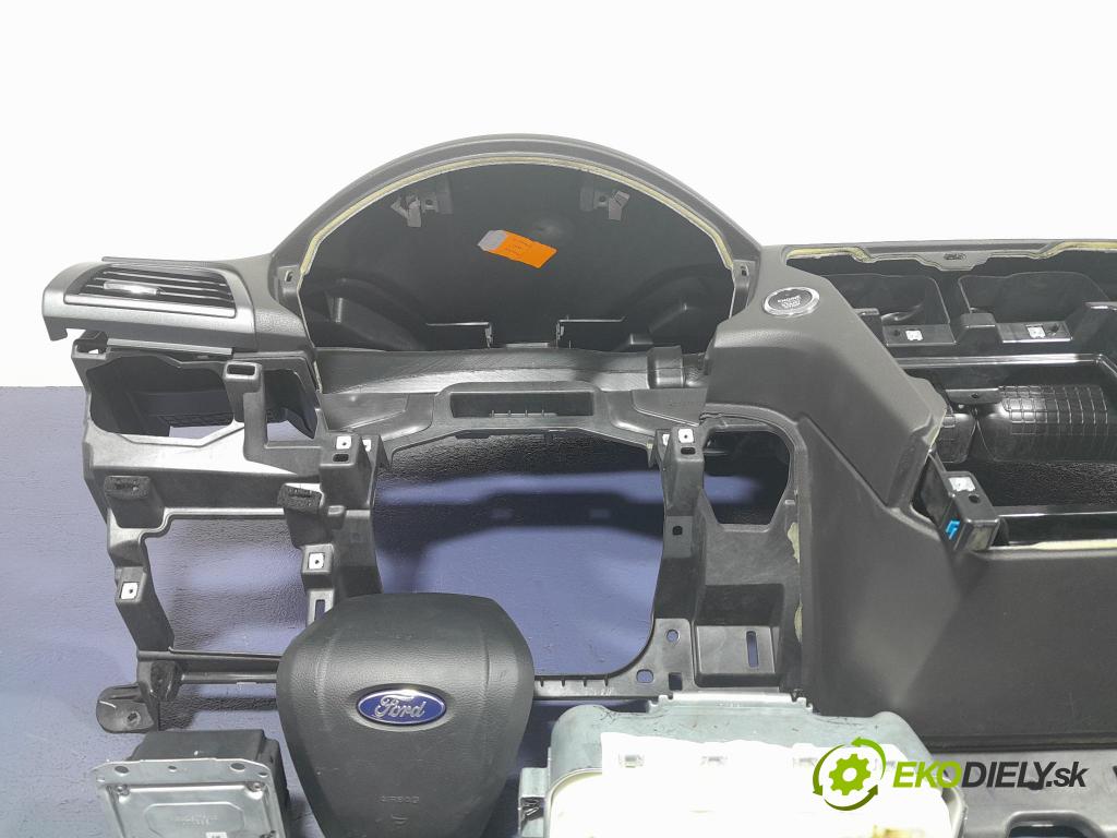 Ford Mondeo 2016 kokpit,pristrojová doska