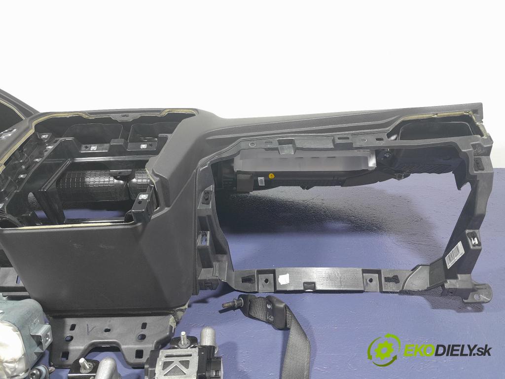 Ford Mondeo 2016 kokpit,pristrojová doska