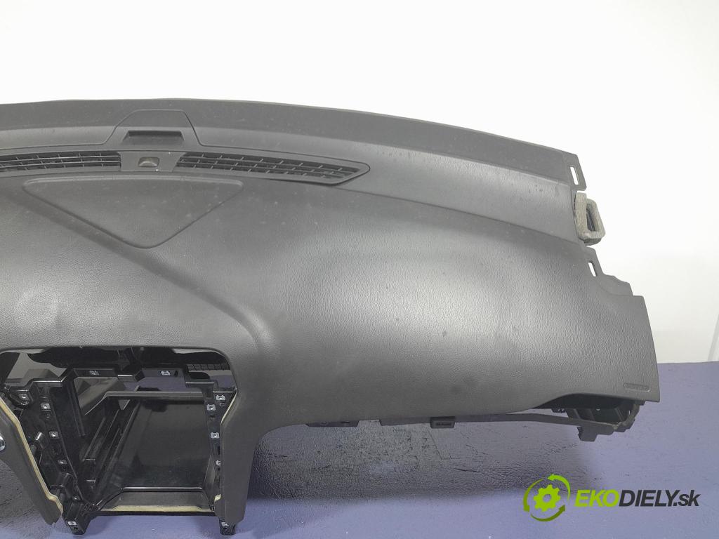 Ford Mondeo 2016 kokpit,pristrojová doska