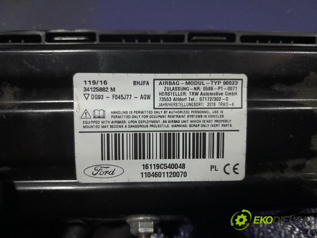 Ford Mondeo 2016 kokpit,pristrojová doska