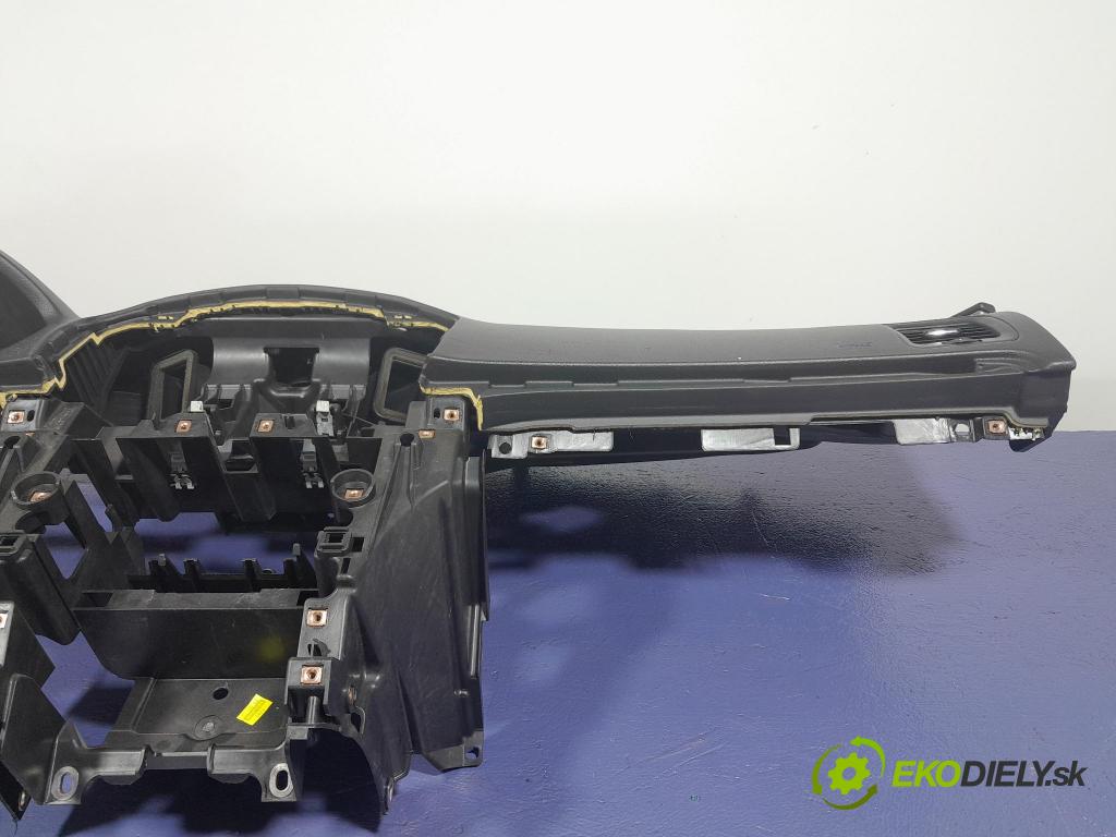 Opel Insignia 2014 kokpit,pristrojová doska