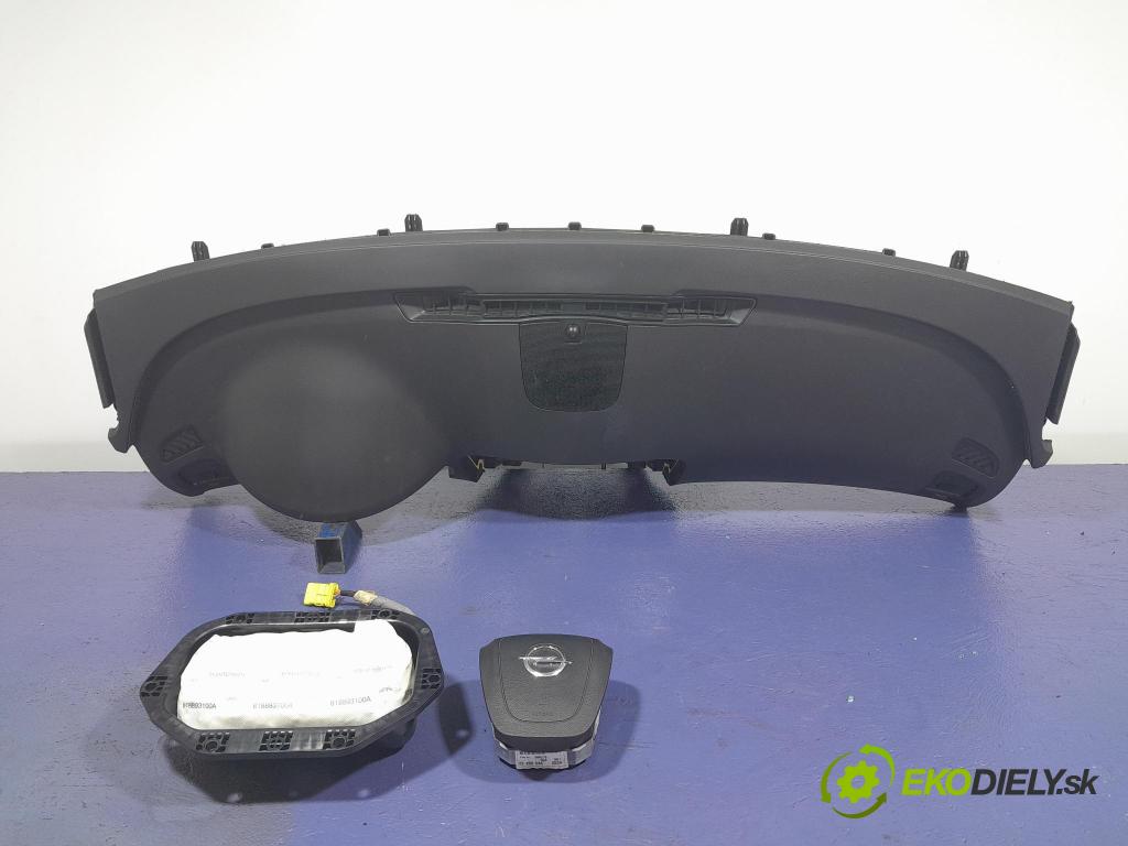 Opel Insignia 2014 kokpit,pristrojová doska