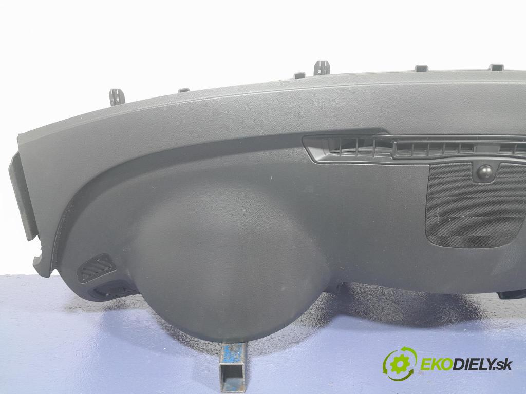 Opel Insignia 2014 kokpit,pristrojová doska