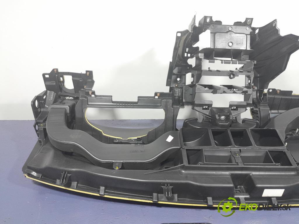 Opel Insignia 2014 kokpit,pristrojová doska