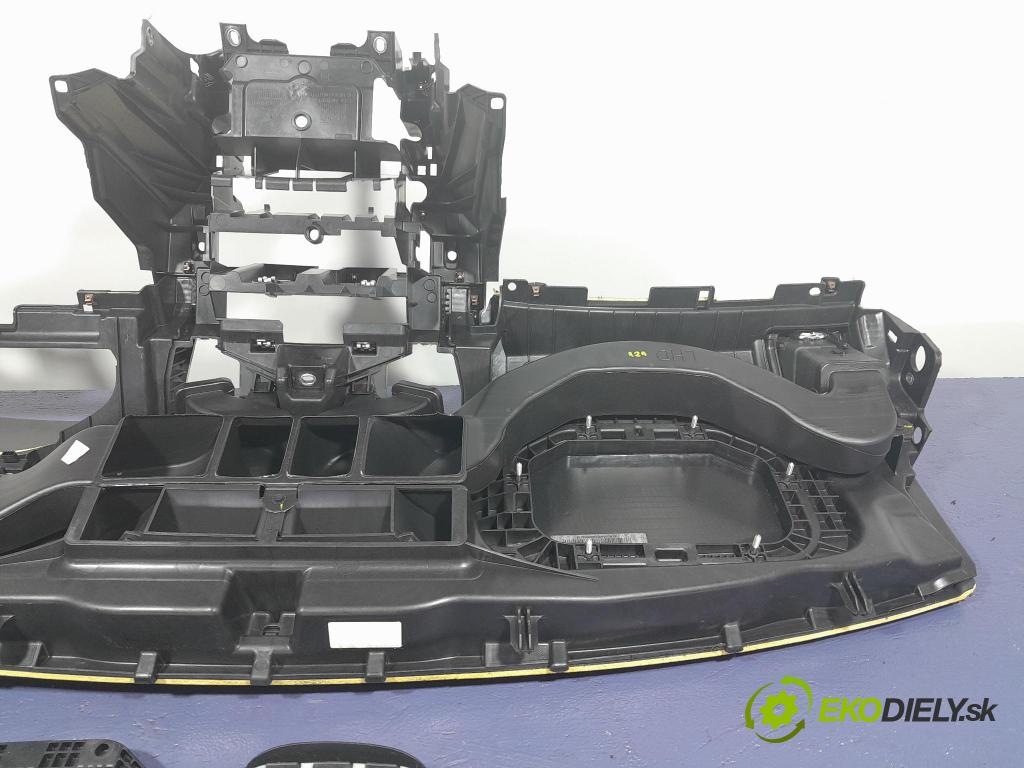 Opel Insignia 2014 kokpit,pristrojová doska