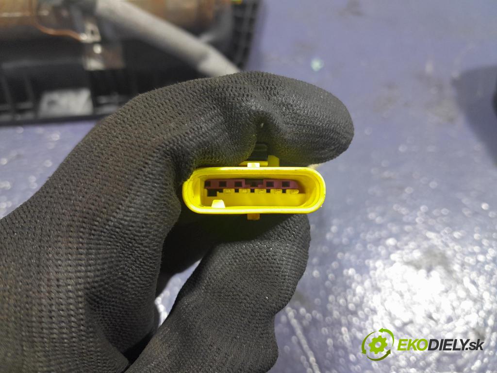 Opel Insignia 2014 kokpit,pristrojová doska