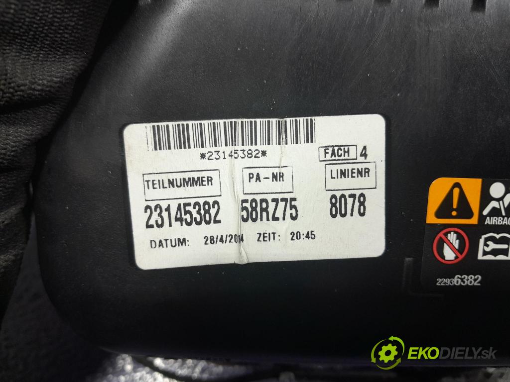 Opel Insignia 2014 kokpit,pristrojová doska