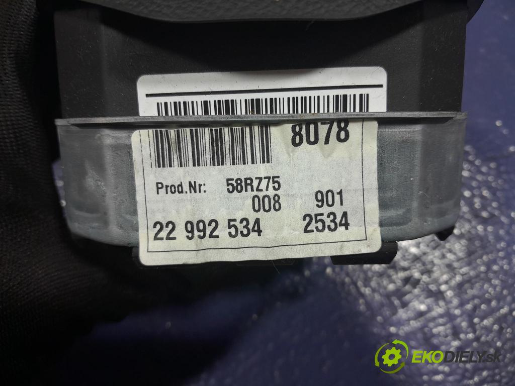 Opel Insignia 2014 kokpit,pristrojová doska 