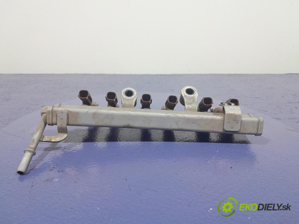 Toyota Yaris 0 lišta Zásobování 23250-0Q040