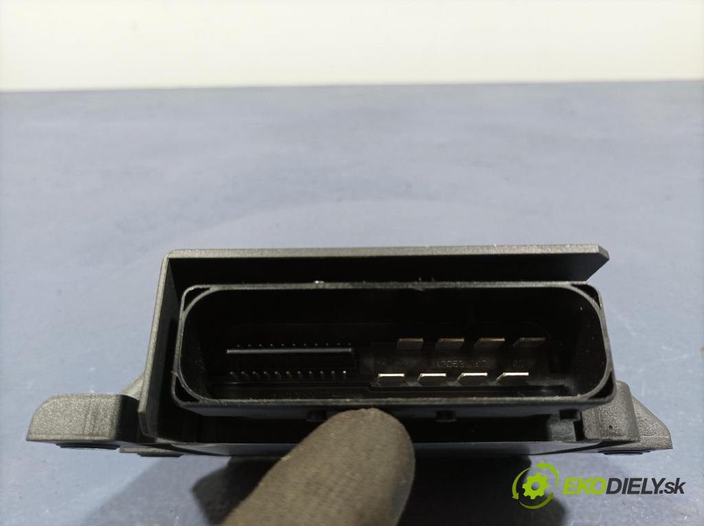 Vw Passat 2010 řídící jednotka 3C8907801E