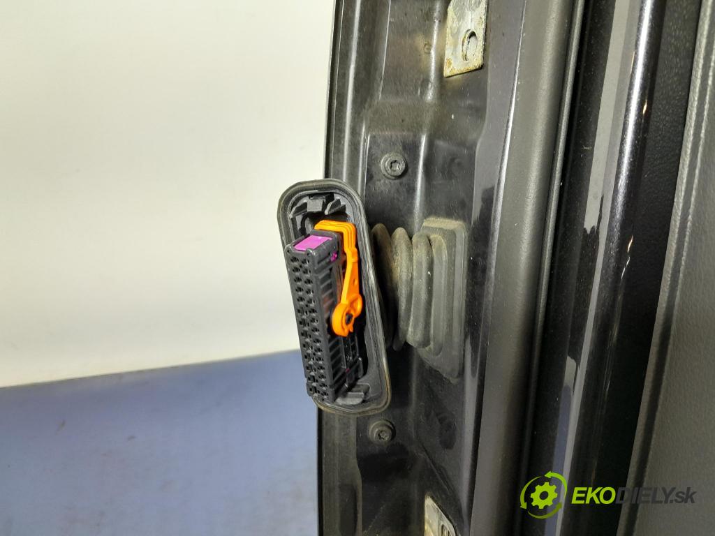 Ford Mondeo 2017 Zad: v pravo: