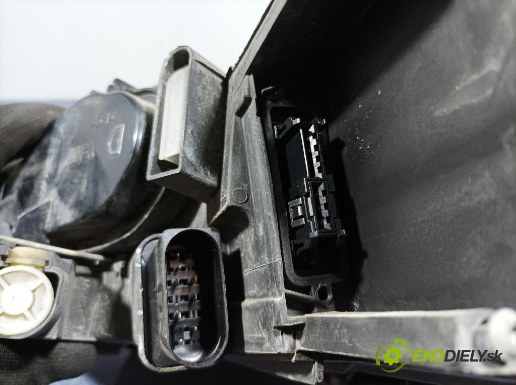 Vw Passat 2010 světlo v pravo: 3C0941752K