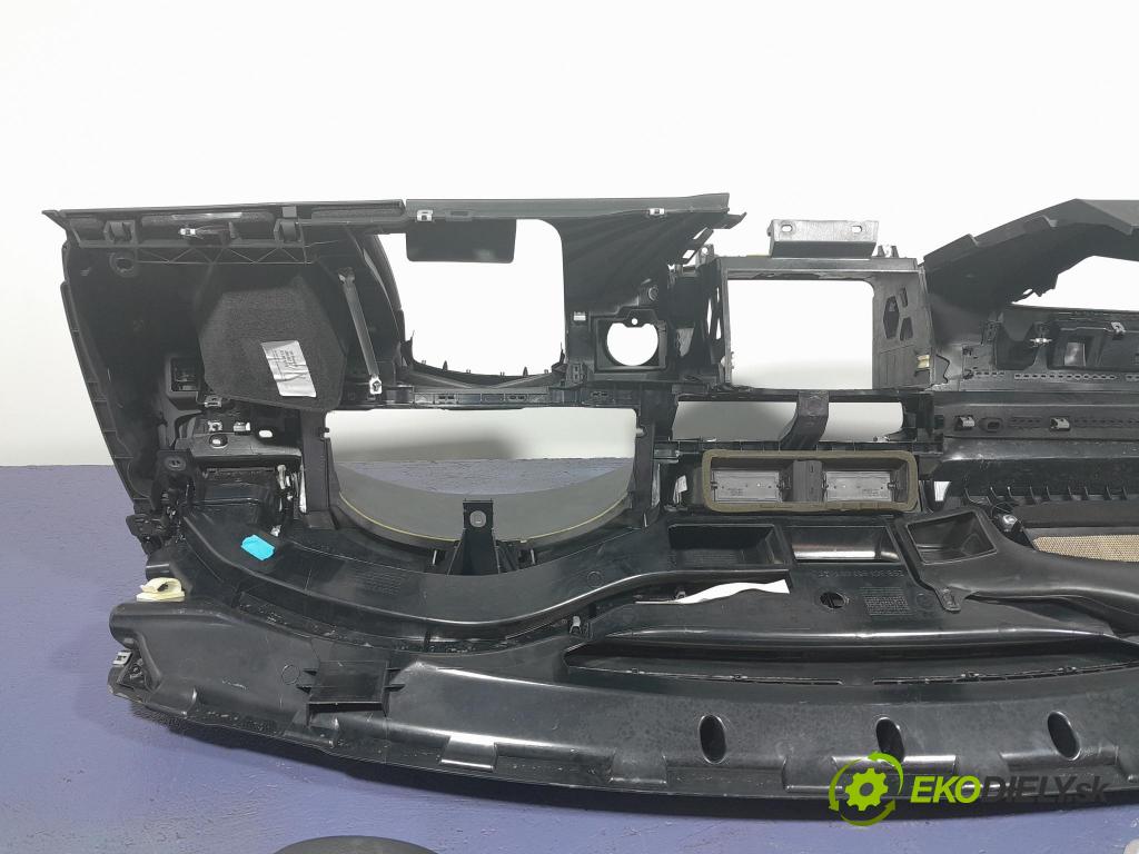 Vw Passat 2010 kokpit,přistrojova deska