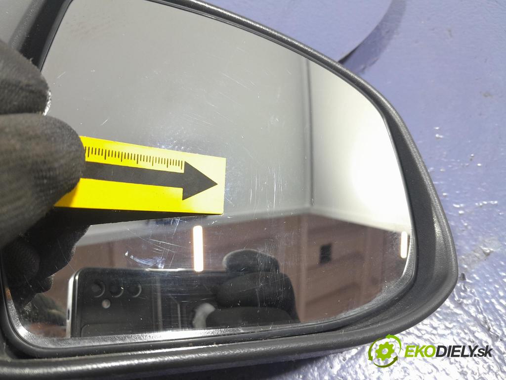 Ford Focus 2017 zpětné zrcátko prave