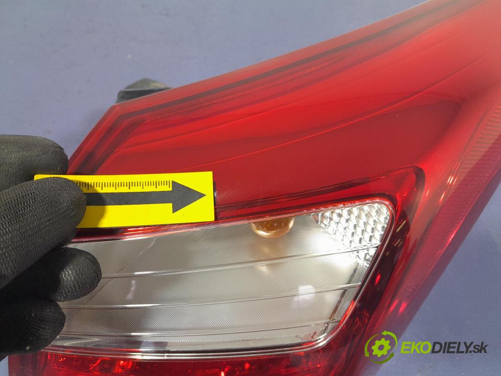 Hyundai I30 2013 svetlo / reflektor zad Prava: Vonkajsia: