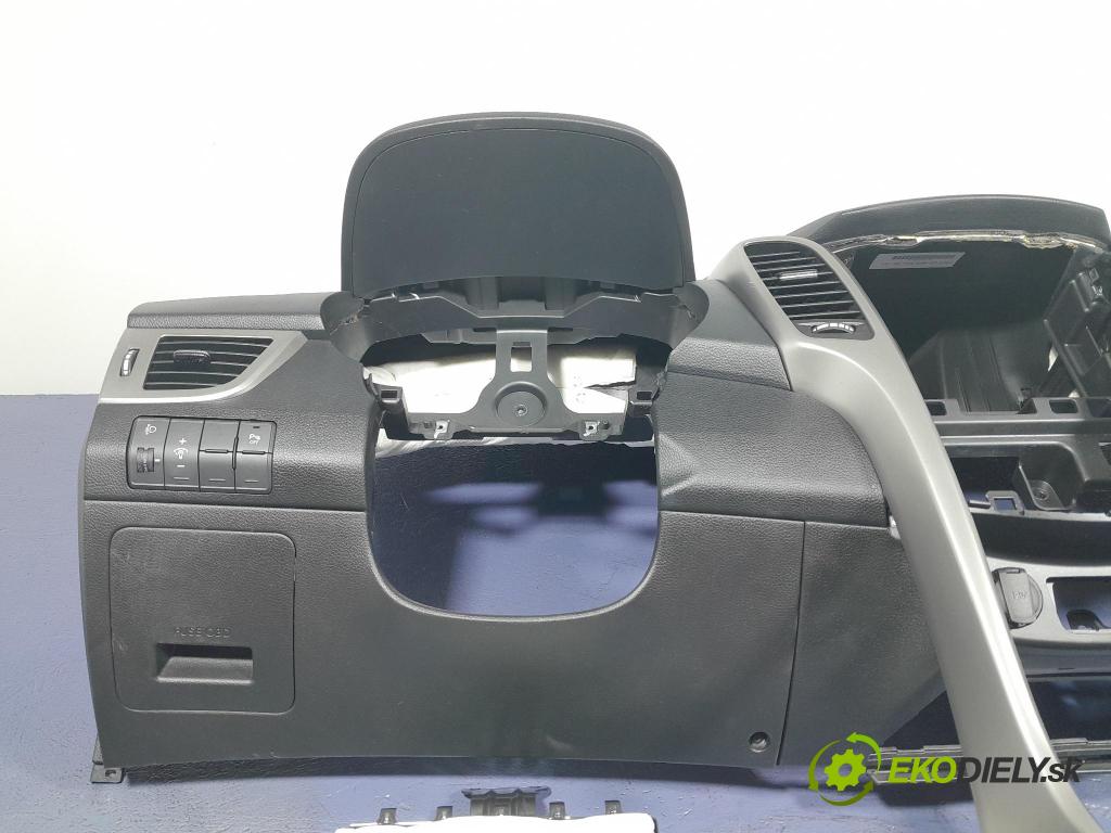 Hyundai I30 2013 kokpit,přistrojova deska