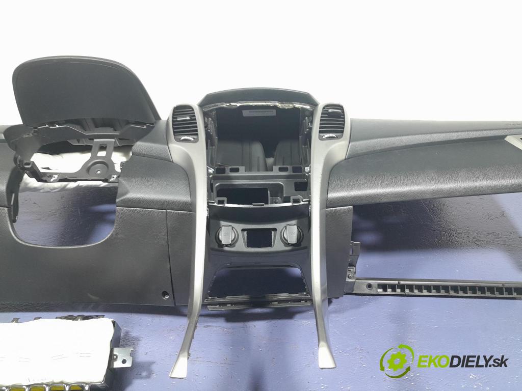 Hyundai I30 2013 kokpit,přistrojova deska