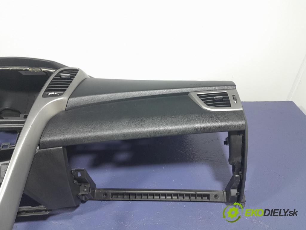 Hyundai I30 2013 kokpit,přistrojova deska