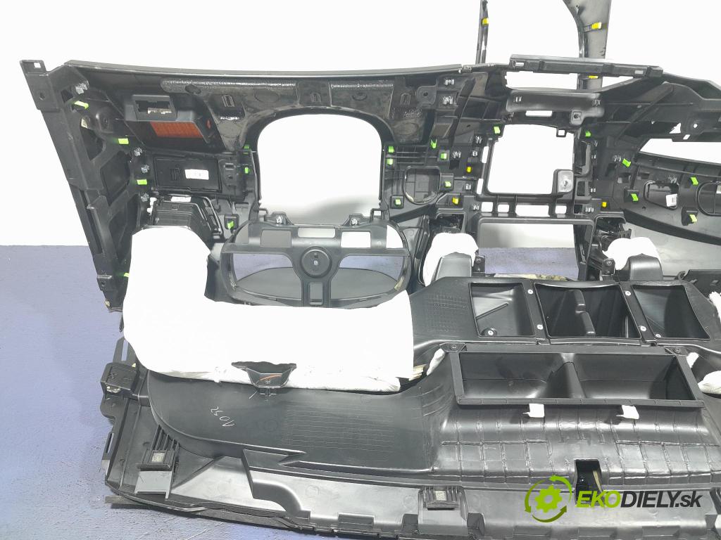 Hyundai I30 2013 kokpit,přistrojova deska