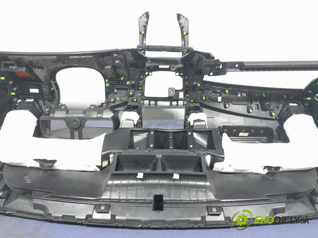 Hyundai I30 2013 kokpit,přistrojova deska