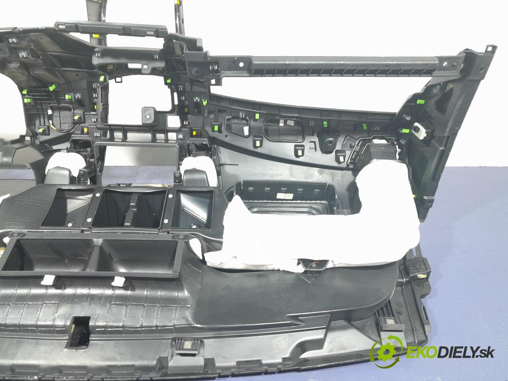 Hyundai I30 2013 kokpit,přistrojova deska