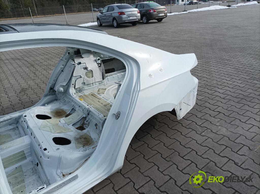Skoda Superb 2019 blatník zad Vľavo: