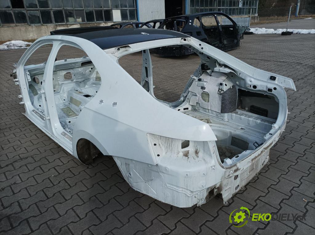 Skoda Superb 2019 blatník zad Vľavo: