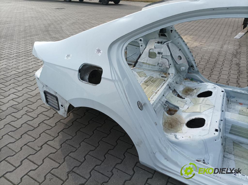 Skoda Superb 2019 blatnik Zad: v pravo: