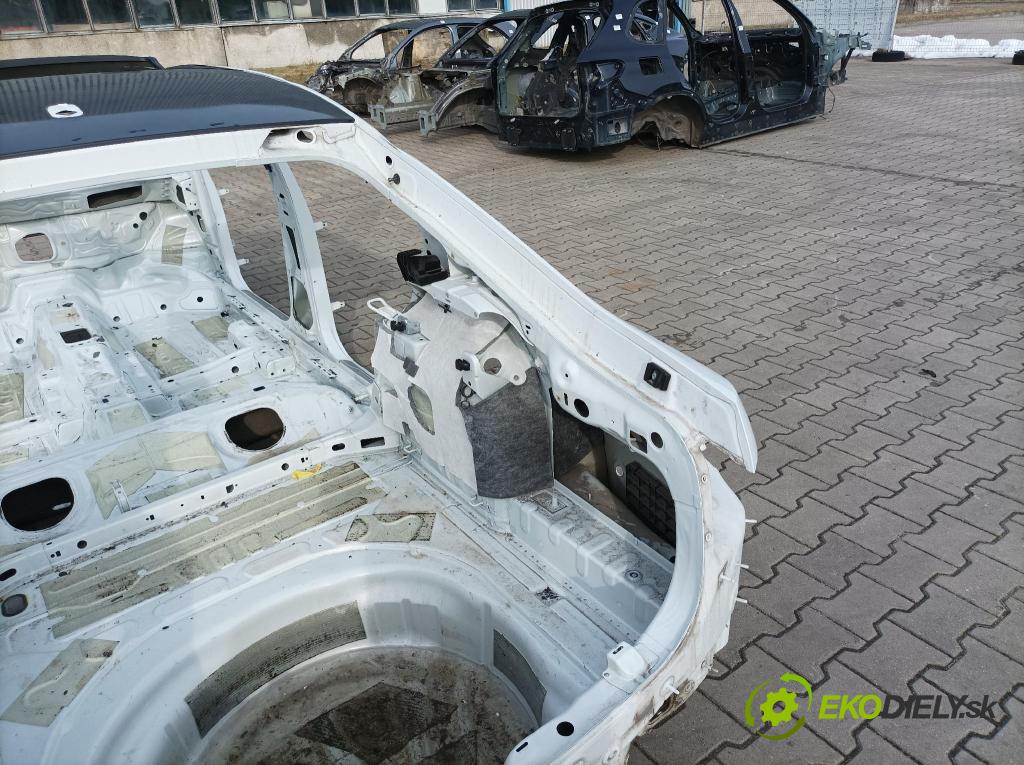 Skoda Superb 2019 blatnik Zad: v pravo: