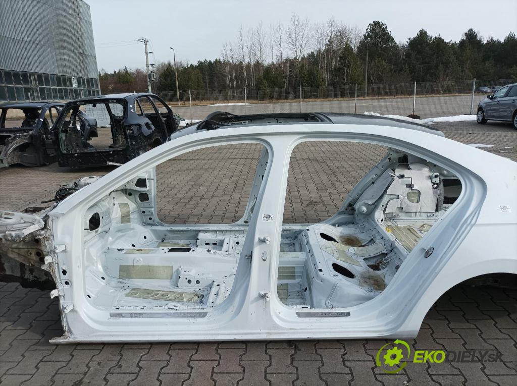 Skoda Superb 2019 Práh: Vľavo: