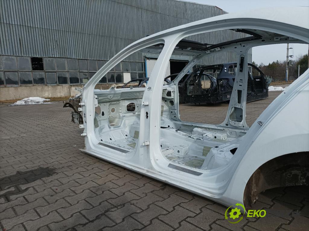 Skoda Superb 2019 práh Levý: 