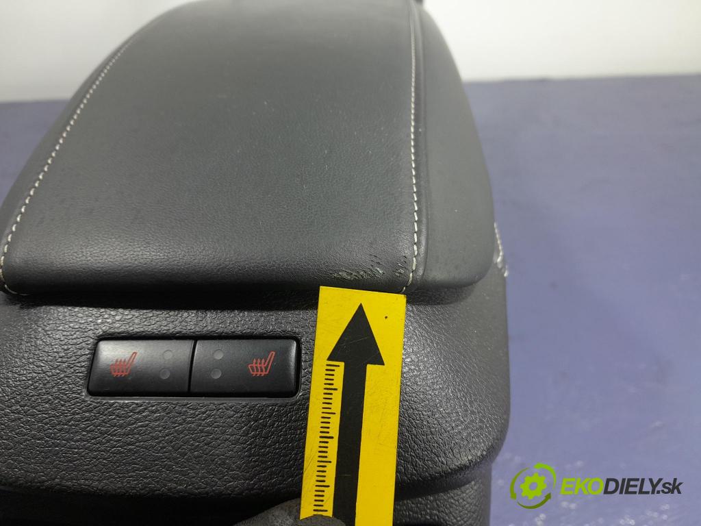 Ford Mondeo 2017 loketní opěrka