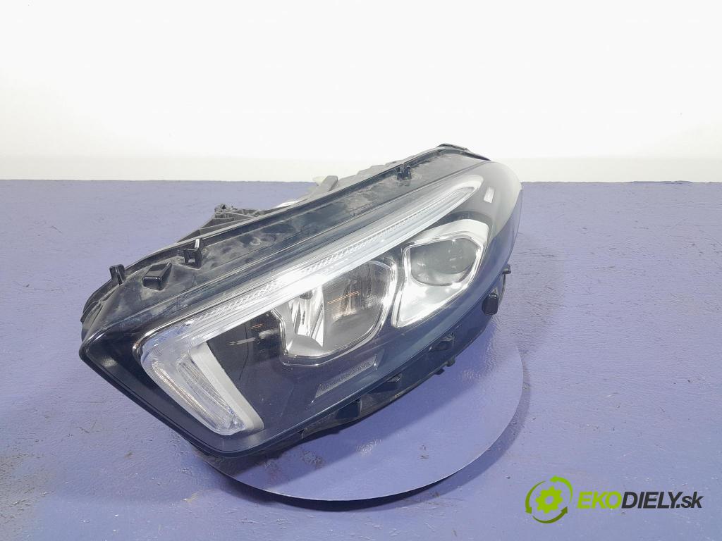 Mercedes A-klasa 2019 Reflektor: Vľavo: