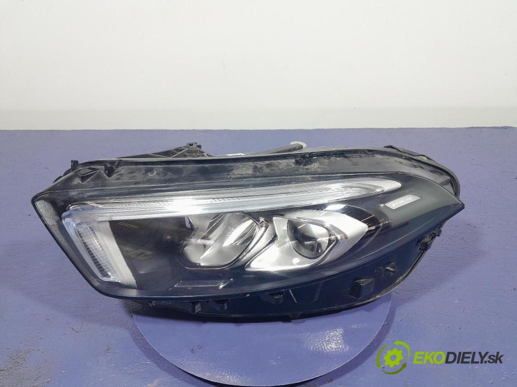 Mercedes A-klasa 2019 Reflektor: Vľavo:
